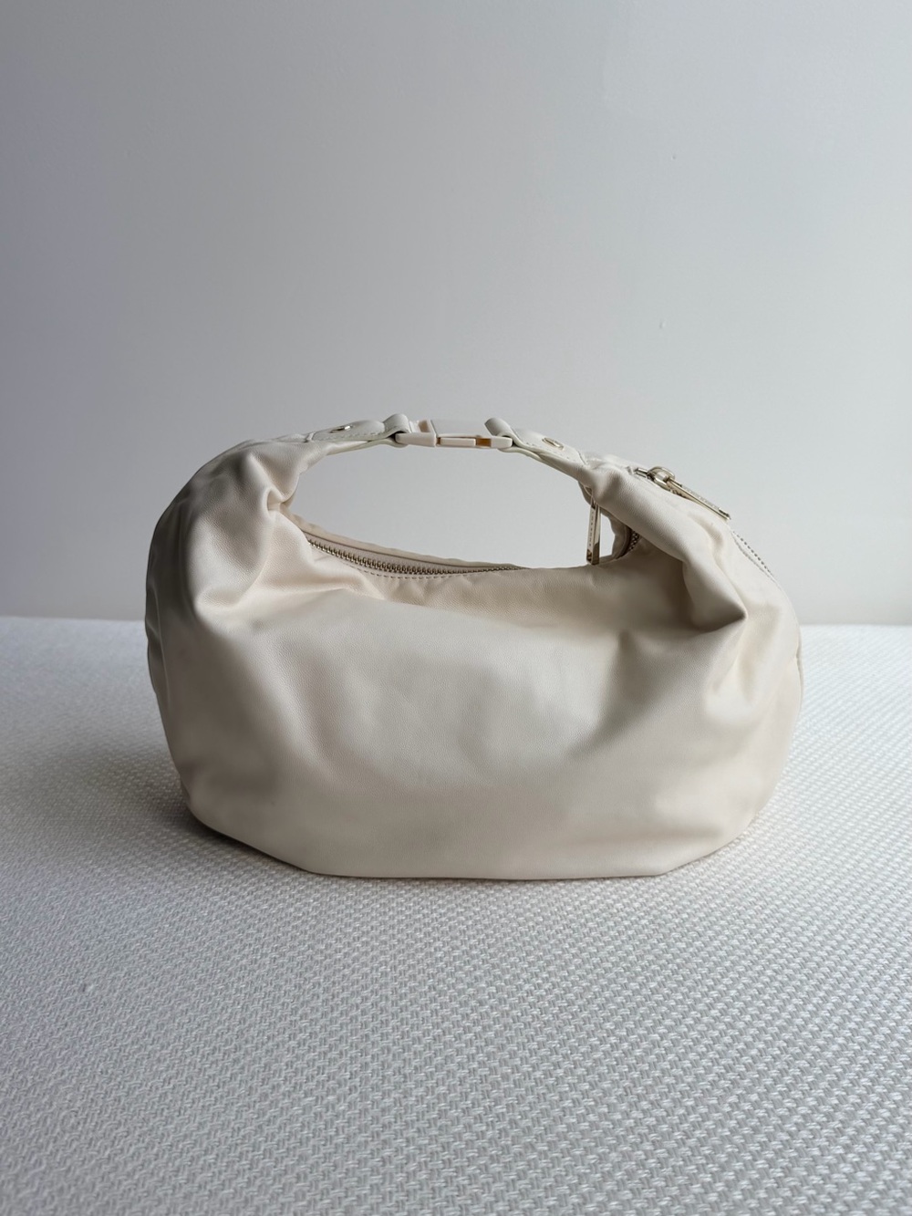 Lo and Sons Aoyama Leather Crescent Crossbody Bag - Ivory - Picture 2 of 4